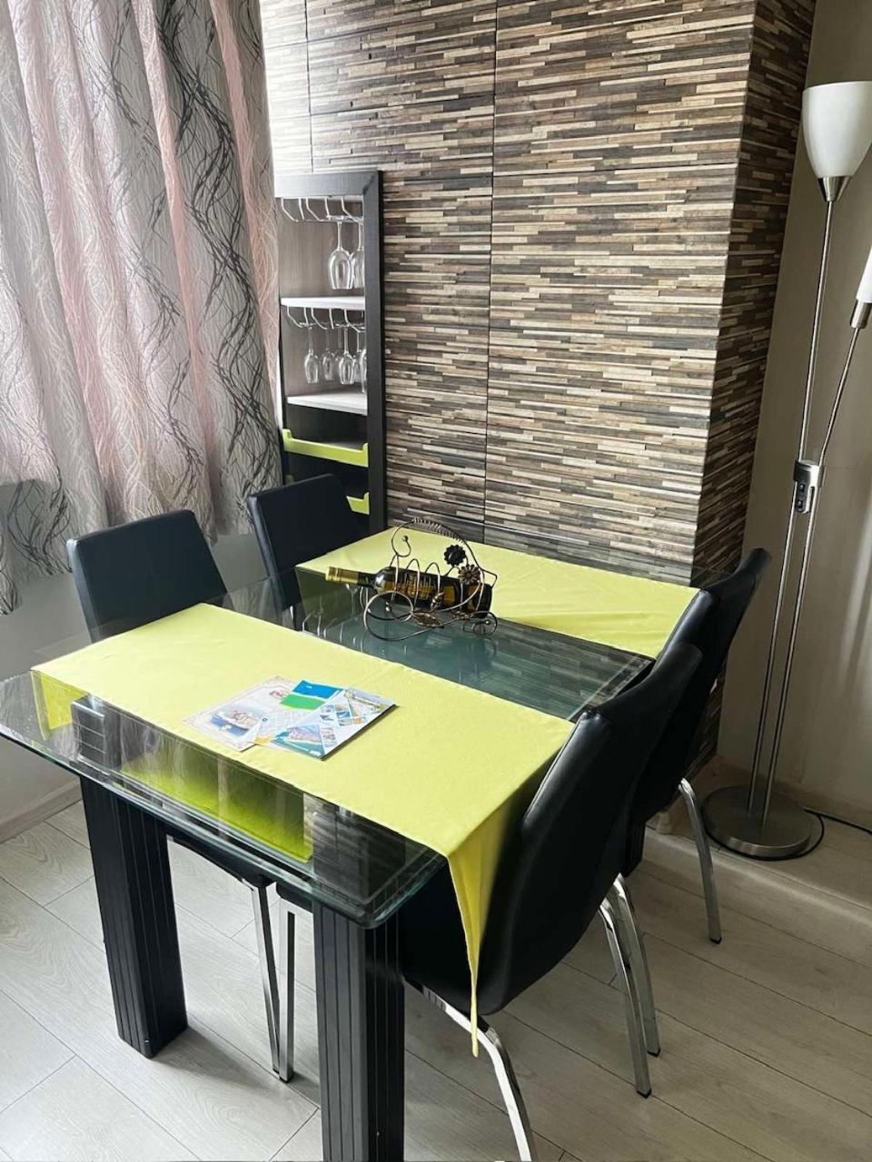 Avelov Art Apartment Burgas Luaran gambar